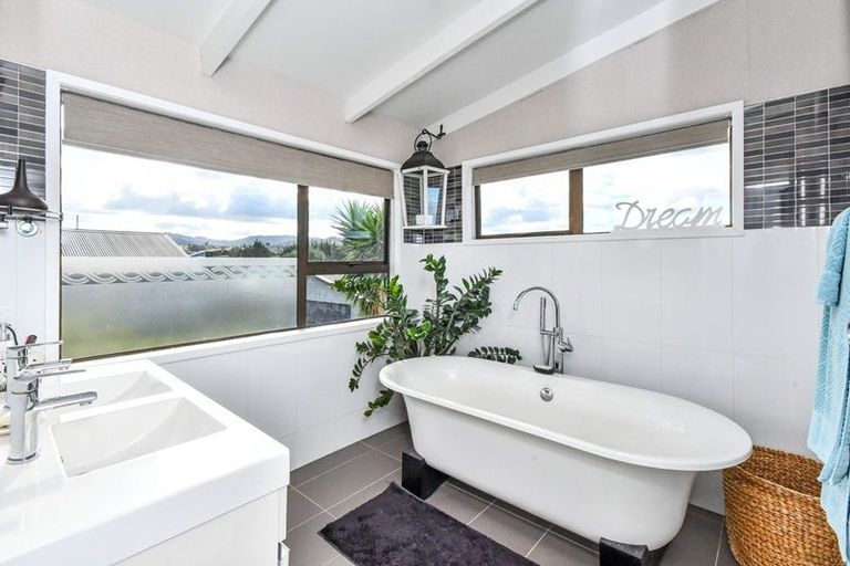 Photo of property in 6 Puriri Avenue, Kaiaua, Pokeno, 2473