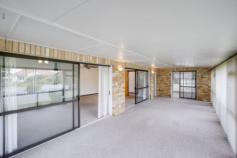 Photo of property in 12 Mill Road, Clive, 4102