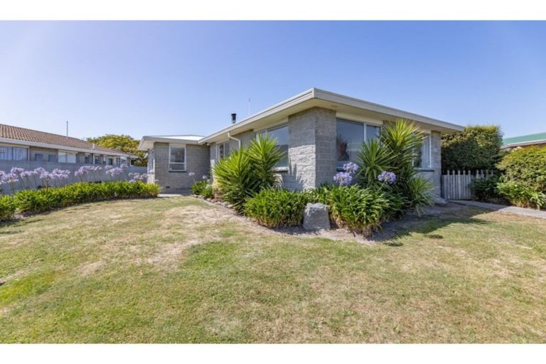 Photo of property in 24 Meon Street, Aranui, Christchurch, 8061