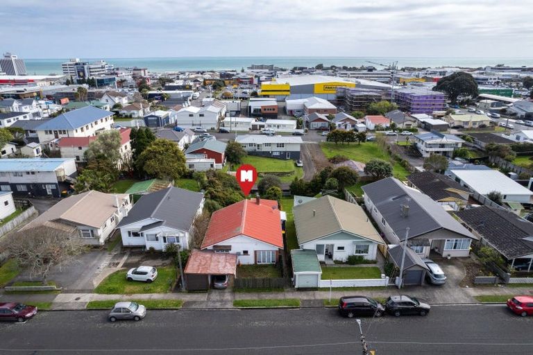 Photo of property in 67 Pendarves Street, New Plymouth, 4310