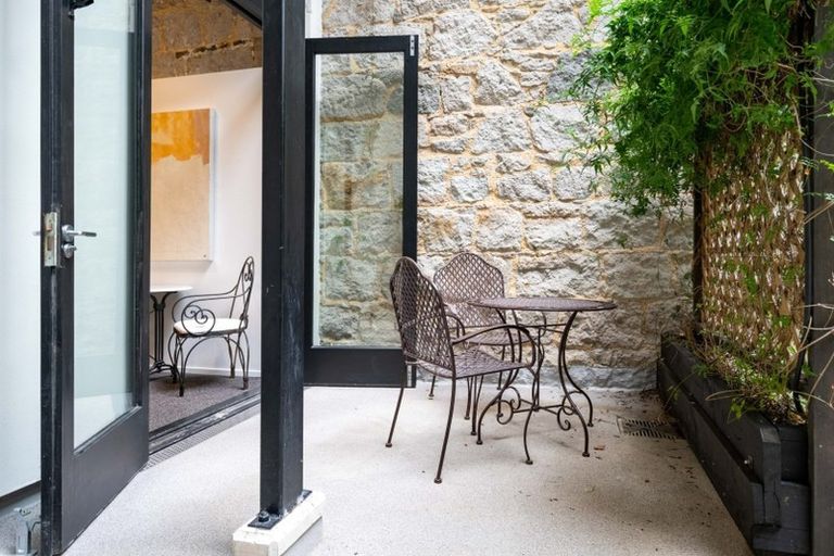 Photo of property in 3/5 Jetty Street, Dunedin Central, Dunedin, 9016