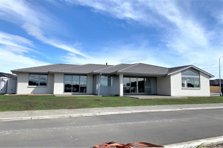 Photo of property in 11 Tapuhikura Street, Waikanae, 5036