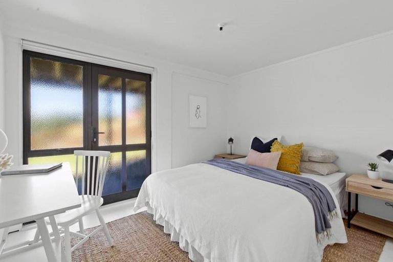 Photo of property in 4 Puriri Avenue, Leigh, 0985