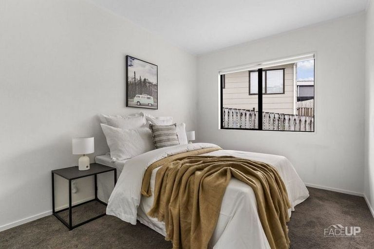 Photo of property in 1/95 Hobsonville Road, West Harbour, Auckland, 0618