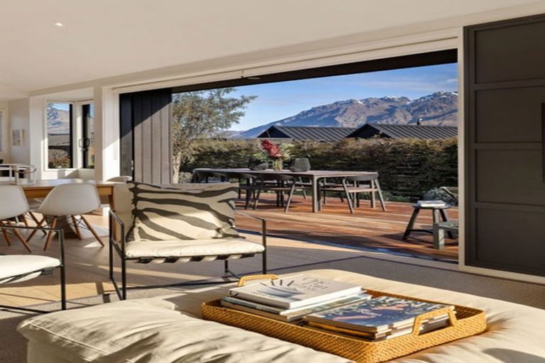 Photo of property in 6 Fife Court, Jacks Point, Queenstown, 9371