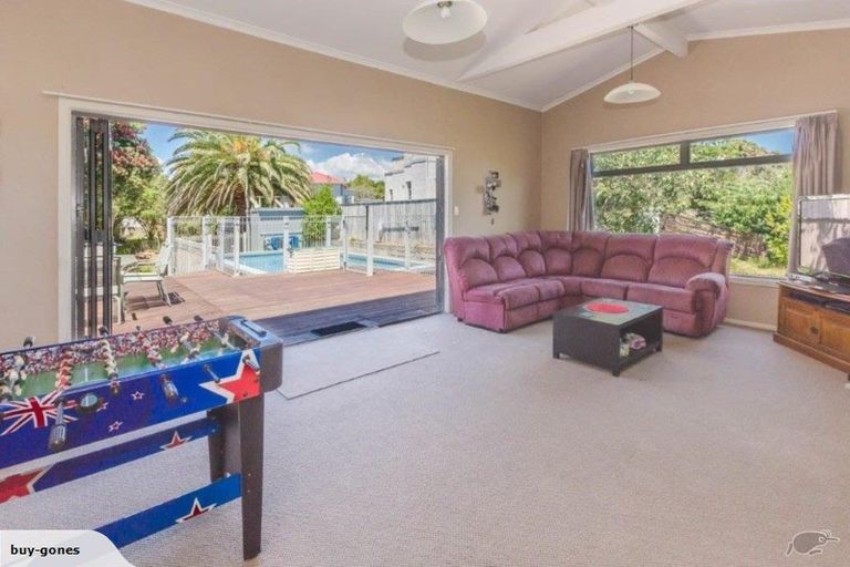 Photo of property in 16 Manly Street, Paraparaumu Beach, Paraparaumu, 5032