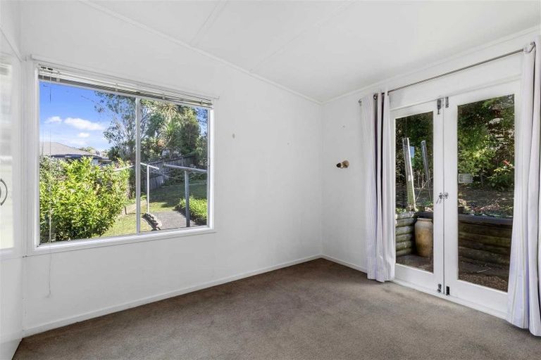 Photo of property in 68 Selwyn Crescent, Forrest Hill, Auckland, 0620