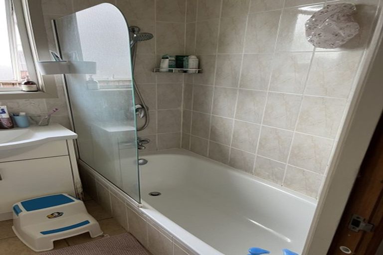 Photo of property in 41 Thornlow Street, Glendene, Auckland, 0602