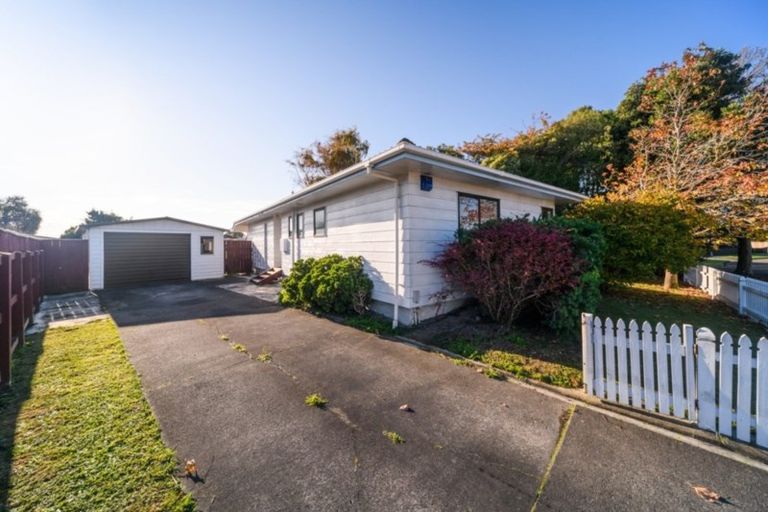 Photo of property in 57 Geraldine Crescent, Cloverlea, Palmerston North, 4412