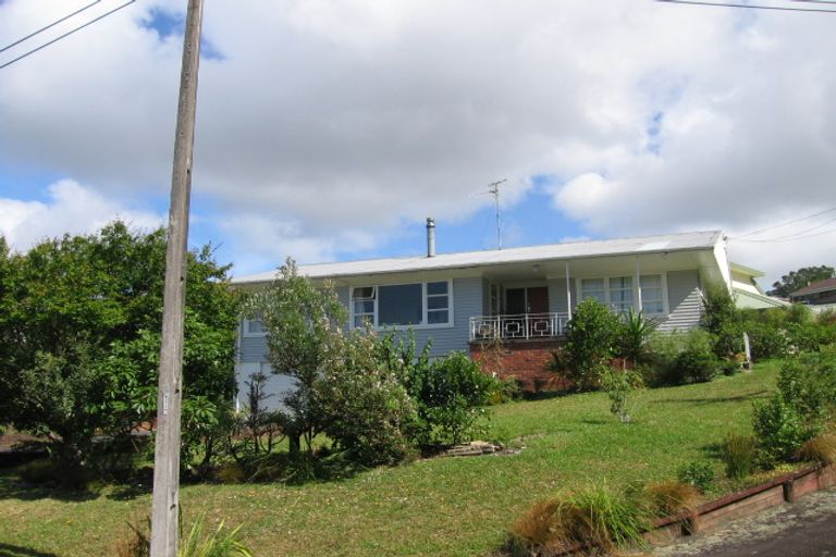 Photo of property in 15a Gill Crescent, Blockhouse Bay, Auckland, 0600