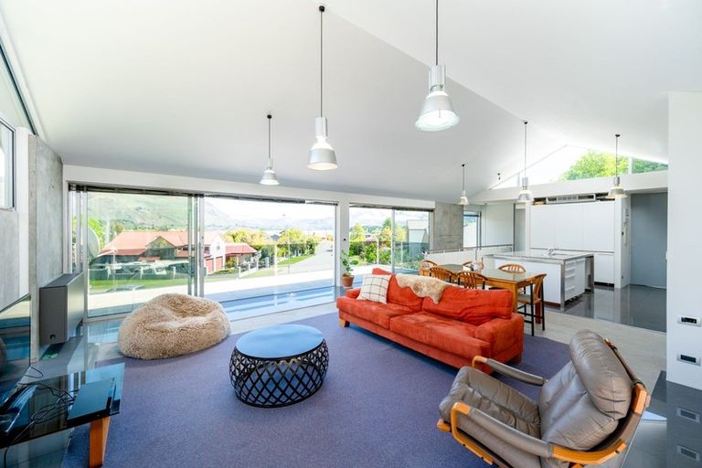 Photo of property in 2 Tenby Street, Wanaka, 9305