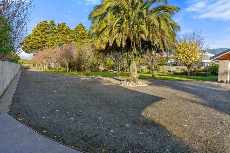 Photo of property in 901 State Highway 1, Te Horo, Otaki, 5581