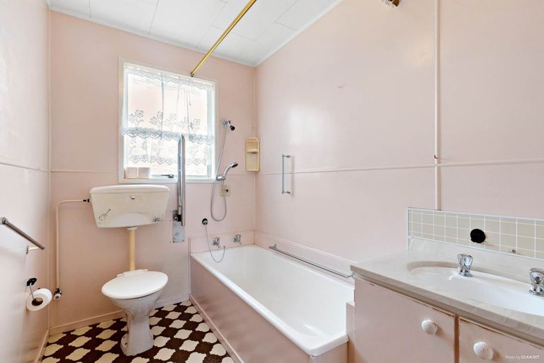 Photo of property in 2/1 Matua Place, Clendon Park, Auckland, 2103