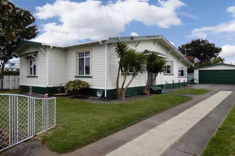 Photo of property in 29 Douglas Street, Hawera, 4610
