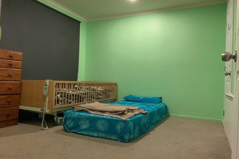 Photo of property in 12 Natasha Lane, Henderson, Auckland, 0612