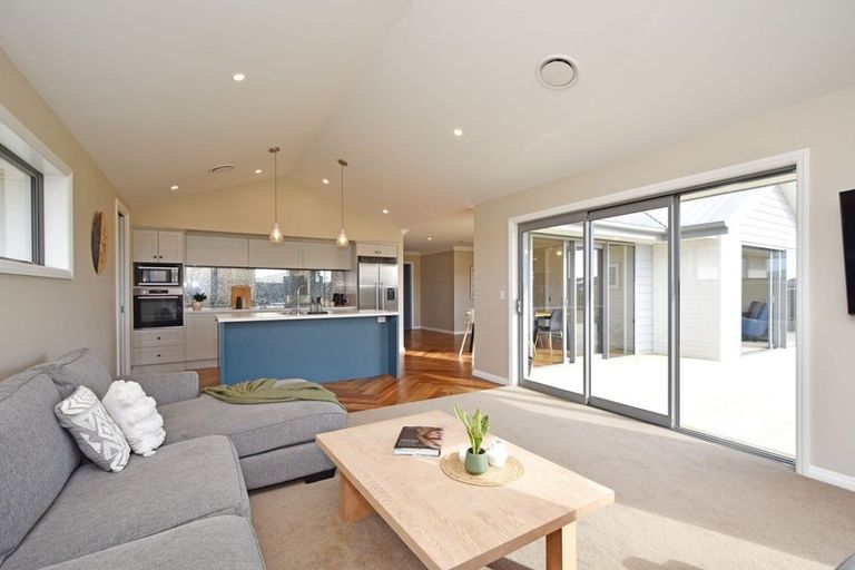 Photo of property in 15 Court Of Ascot, Seaward Bush, Invercargill, 9812