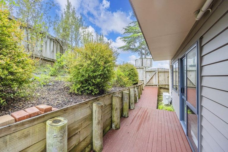 Photo of property in 3 Woodall Place, Totara Vale, Auckland, 0627