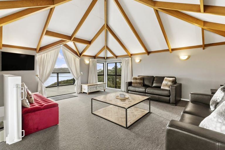 Photo of property in 115a Akaroa Drive, Maupuia, Wellington, 6022