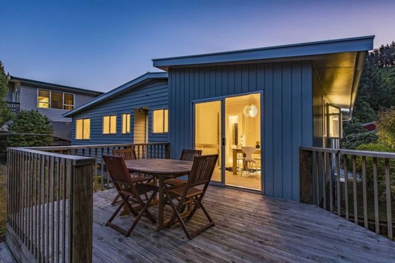 Photo of property in 15 Westhaven Drive, Tawa, Wellington, 5028