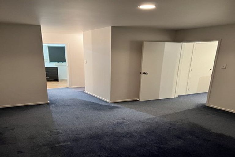 Photo of property in 3b Deuxberry Avenue, Northcote, Auckland, 0627