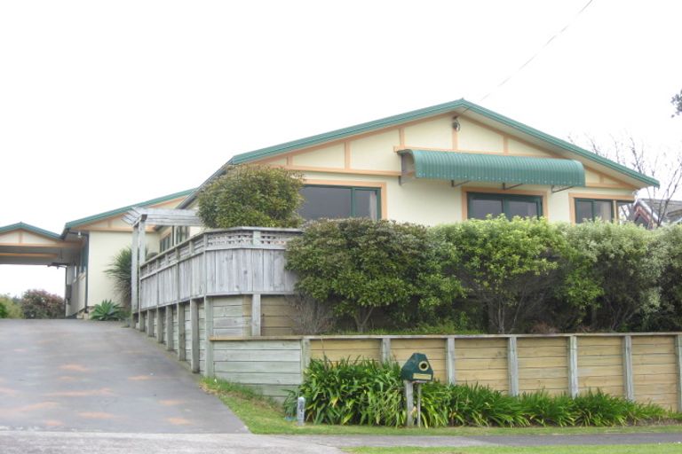 Photo of property in 24 Wairau Road, Oakura, 4314