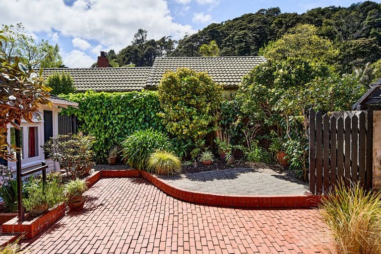 Photo of property in 5 Tui Road, Days Bay, Lower Hutt, 5013
