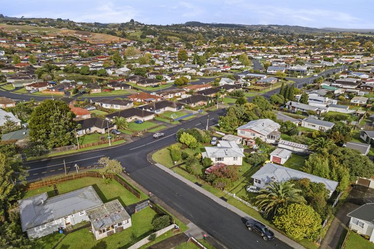 Photo of property in 2 President Avenue, Papakura, 2110