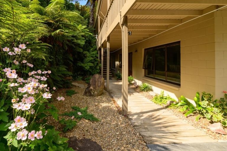 Photo of property in 5 Summit Road, Lake Okareka, Rotorua, 3076