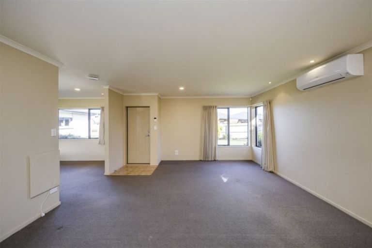 Photo of property in 16 Daniel Place, Kelvin Grove, Palmerston North, 4414