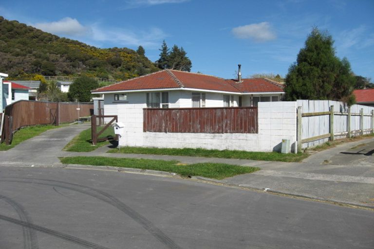 Photo of property in 12 Bunratty Grove, Wainuiomata, Lower Hutt, 5014
