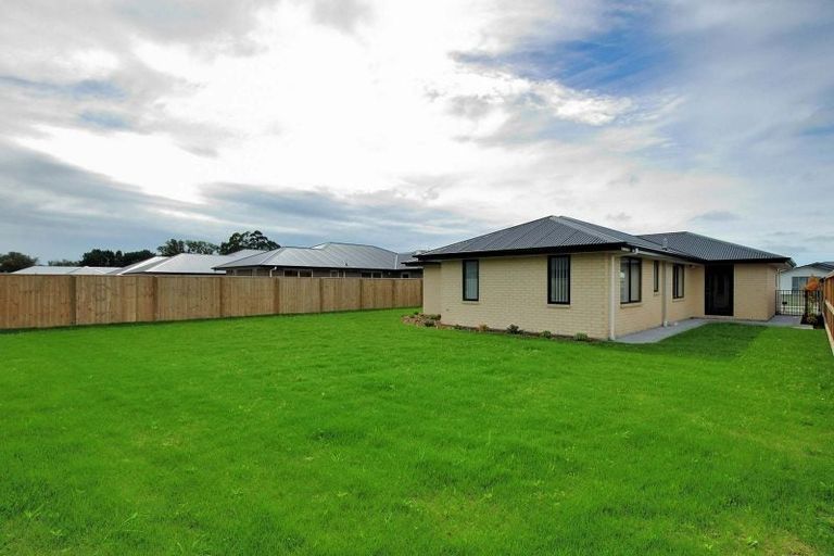 Photo of property in 77 Sutherland Drive, Kaiapoi, 7630