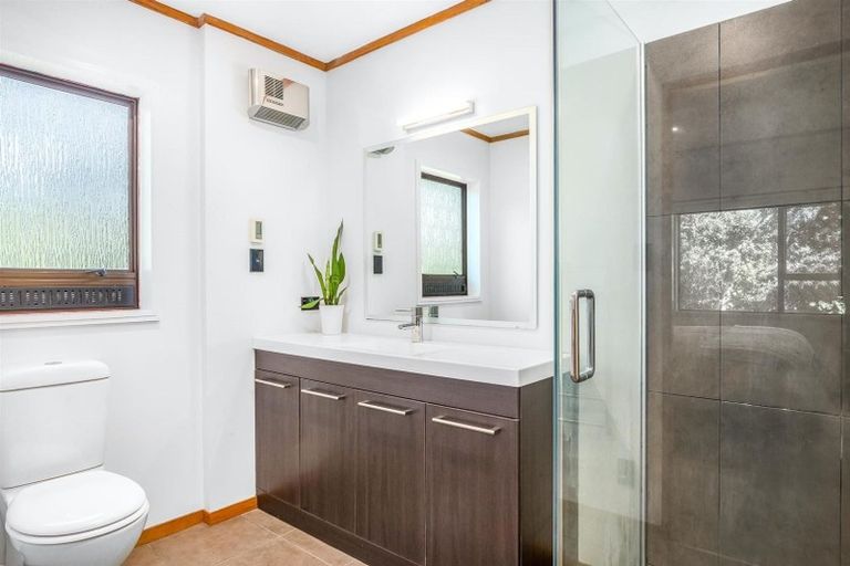 Photo of property in 77 Paremata Road, Paremata, Porirua, 5024