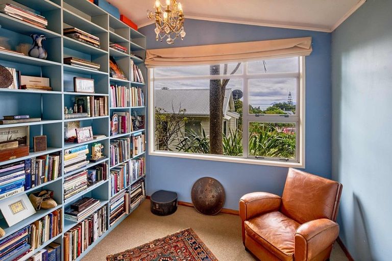 Photo of property in 9 Toenga Road, Pukerua Bay, 5026