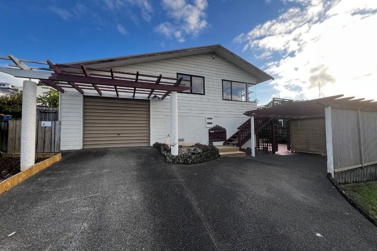 Photo of property in 1a Romulus Place, Totara Vale, Auckland, 0629
