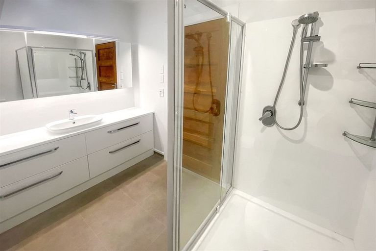 Photo of property in 223c Mount Pleasant Road, Mount Pleasant, Christchurch, 8081