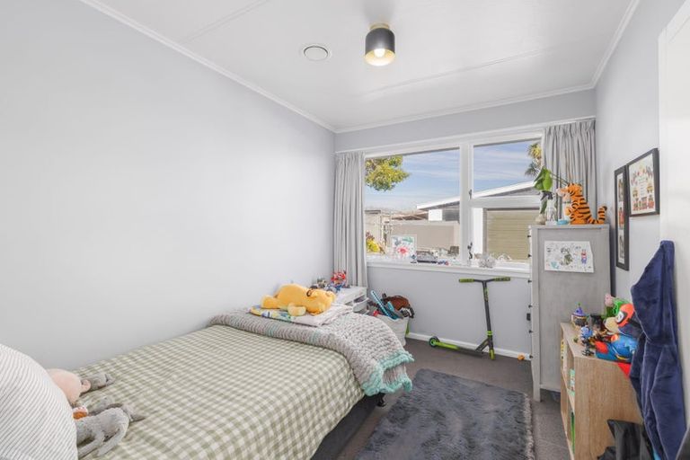 Photo of property in 25 Lake Terrace Road, Burwood, Christchurch, 8061