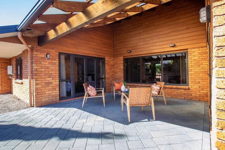 Photo of property in 2 Shiraz Place, Rototuna, Hamilton, 3210