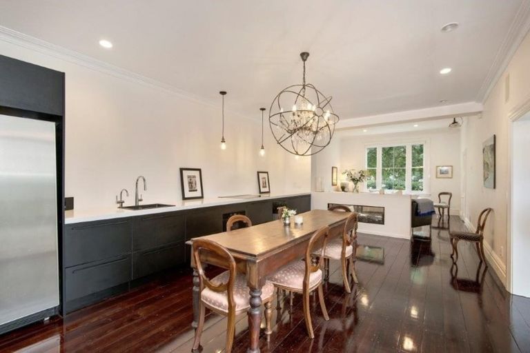 Photo of property in 26 Cranmer Square, Christchurch Central, Christchurch, 8013