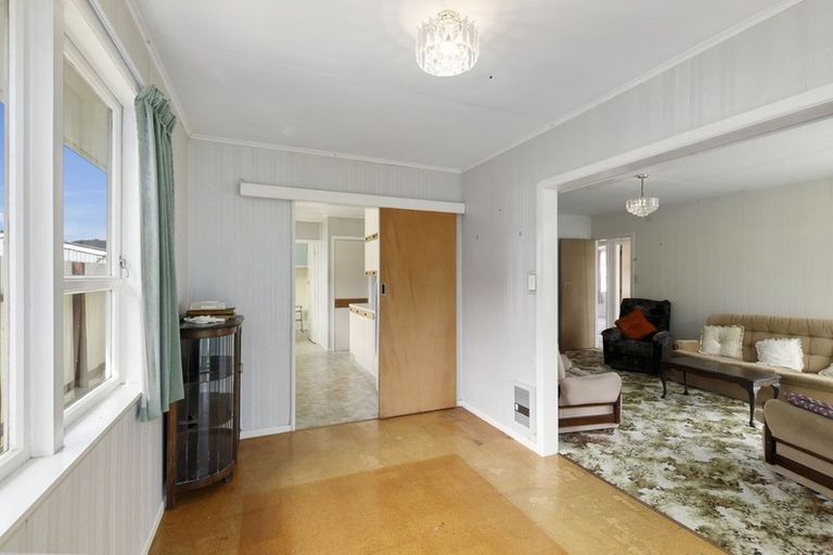 Photo of property in 10 Mimihau Grove, Wainuiomata, Lower Hutt, 5014