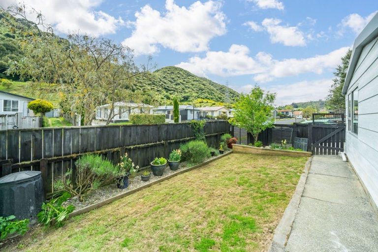 Photo of property in 1/32 Hartford Crescent, Totara Park, Upper Hutt, 5018