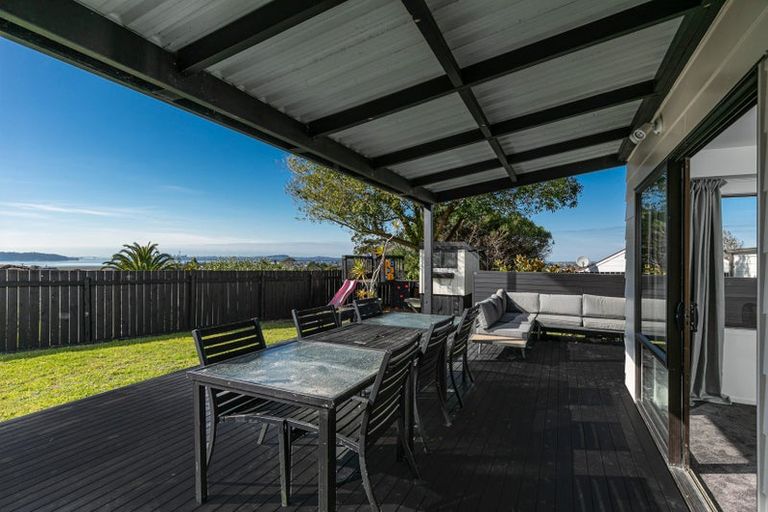 Photo of property in 44 West Harbour Drive, West Harbour, Auckland, 0618