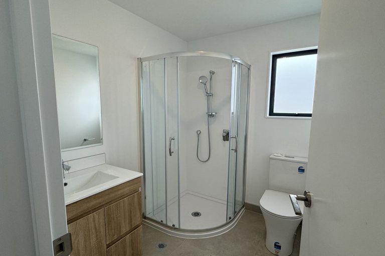 Photo of property in 252a Great North Road, Henderson, Auckland, 0612