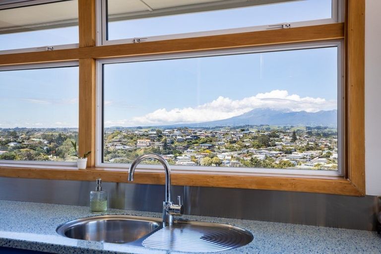 Photo of property in 31 Scott Street, Moturoa, New Plymouth, 4310