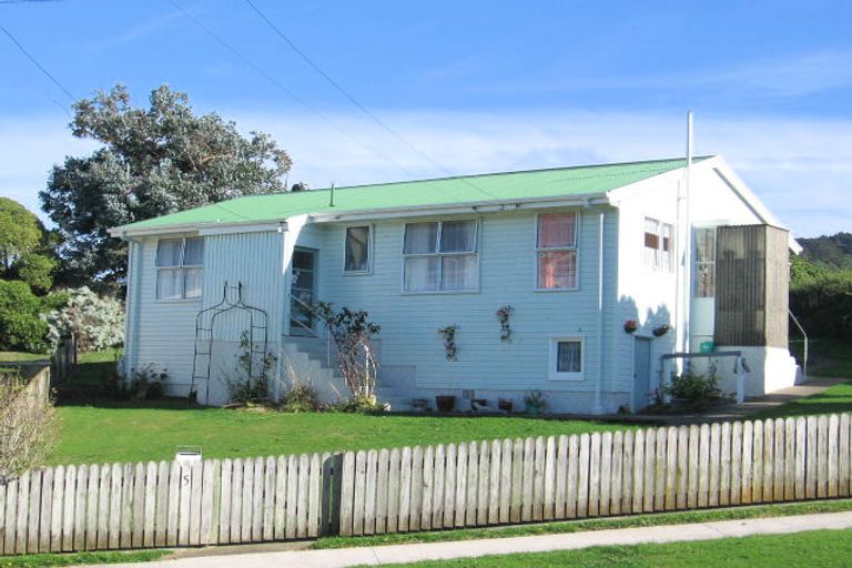 Photo of property in 5 Arero Place, Titahi Bay, Porirua, 5022