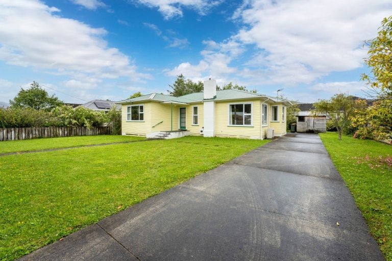 Photo of property in 4 Heath Street, Wainuiomata, Lower Hutt, 5014