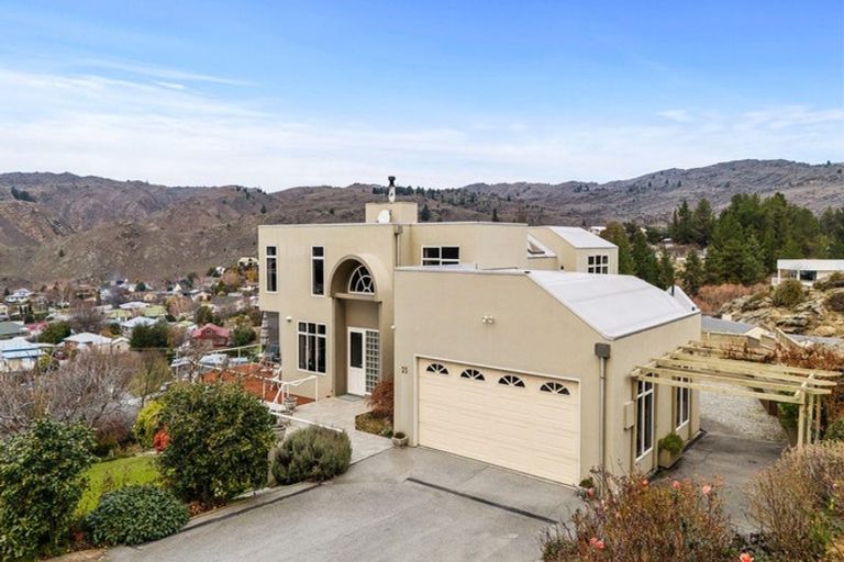 Photo of property in 25 Aronui Road, Bridge Hill, Alexandra, 9320