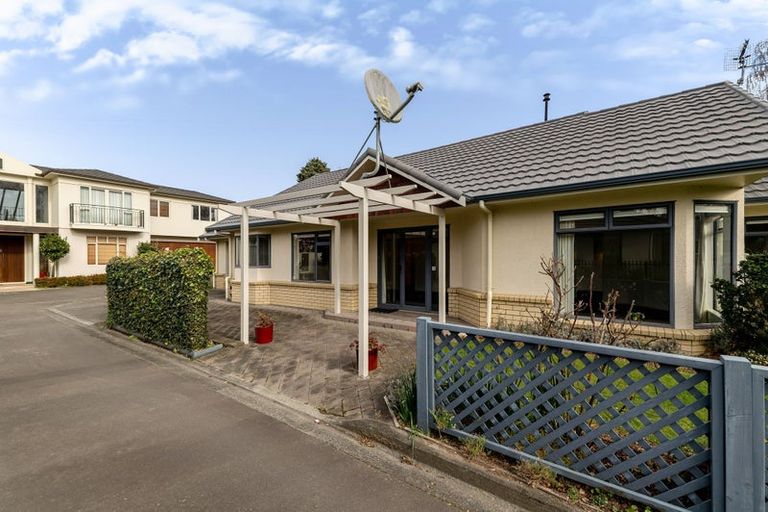 Photo of property in 14 Winston Avenue, Hokowhitu, Palmerston North, 4410