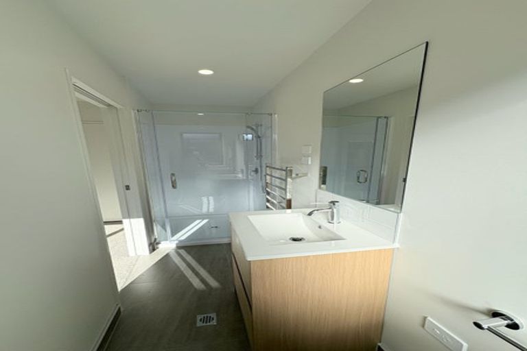 Photo of property in 27b Te Atatu Road, Te Atatu South, Auckland, 0610