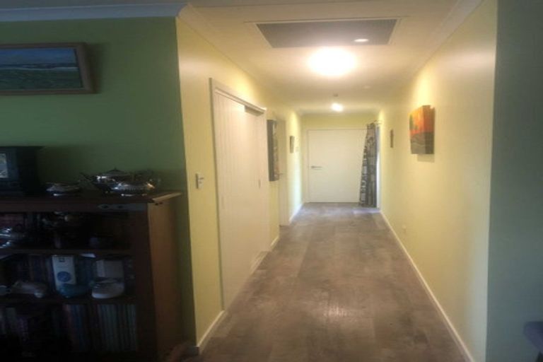 Photo of property in 2 Te Ara Karoiroa Road, Hurford, New Plymouth, 4374