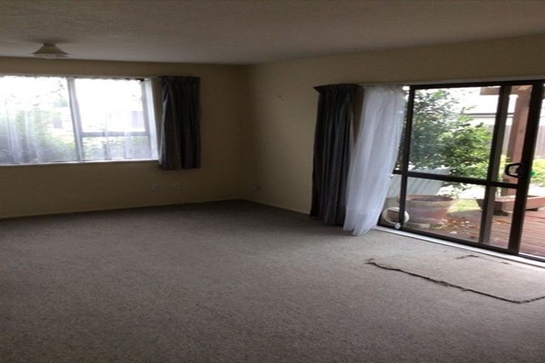 Photo of property in 2 Farm Lane, Parklands, Christchurch, 8083